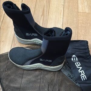 BARE Black Diving Boots